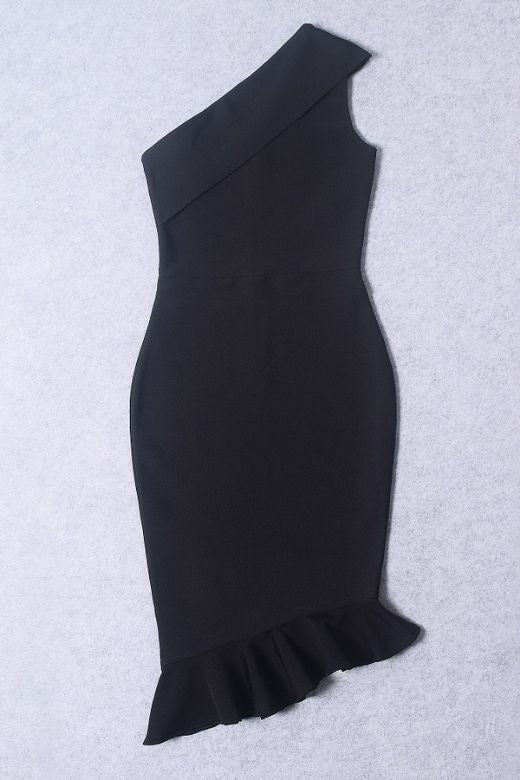 Woman wearing a figure flattering  Avery Bandage Dress - Classic Black BODYCON COLLECTION