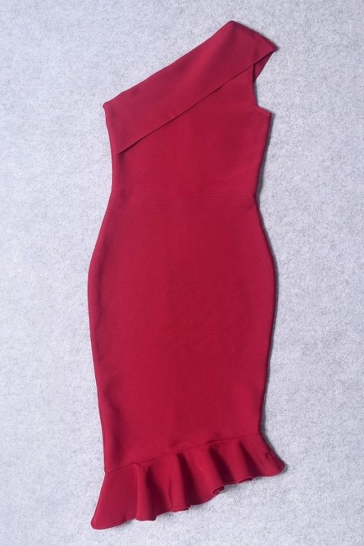 Woman wearing a figure flattering  Avery Bandage Dress - Red Wine BODYCON COLLECTION